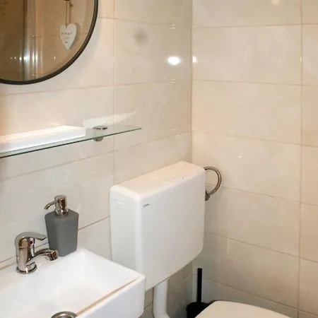 Holiday Home Milena - Mvn254